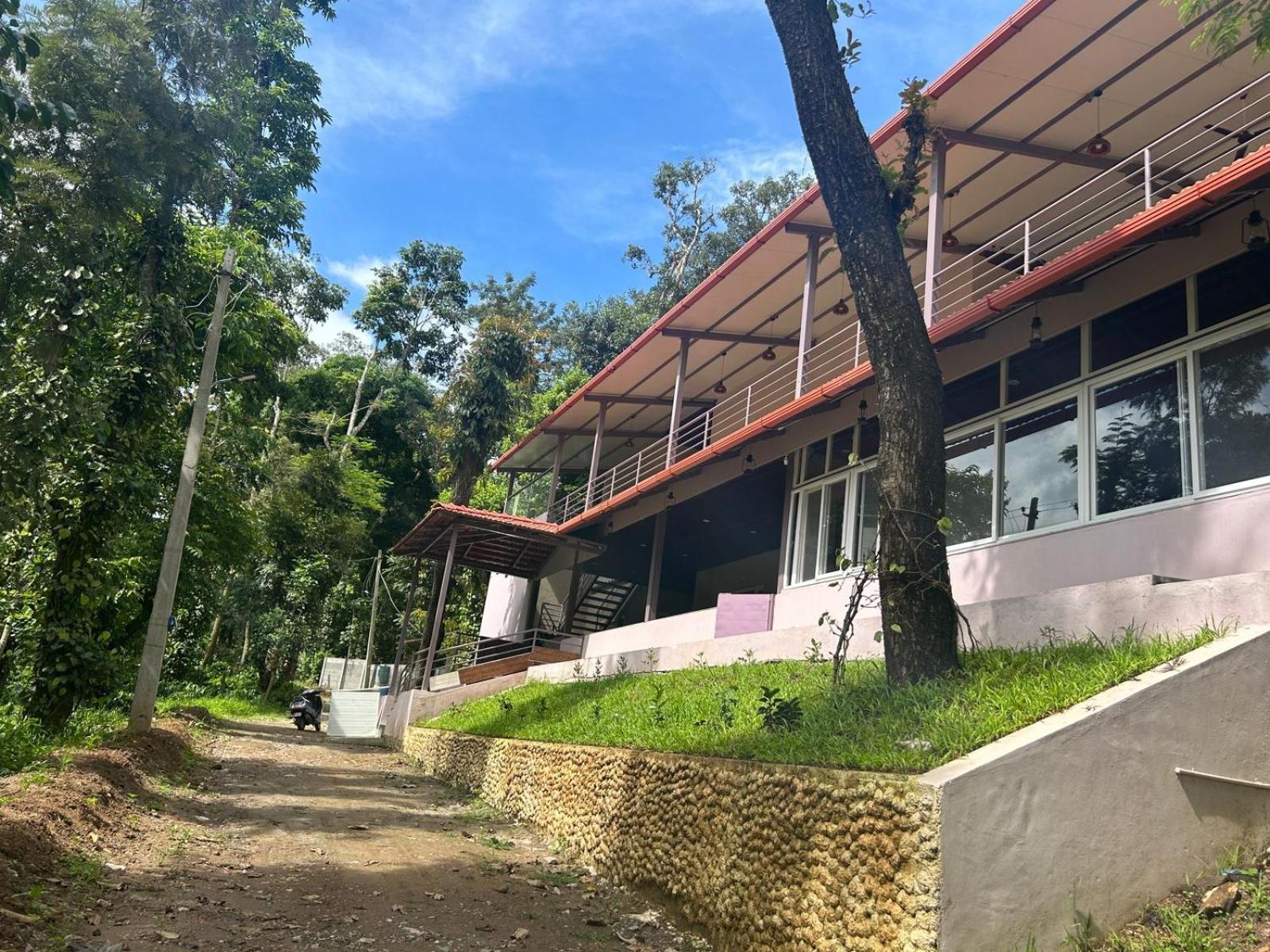 Robasta Tropica Form - With Private Waterfalls Farm stay Aldur